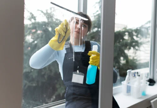 Nettoyage de vitres intérieures et extérieures à Courmelles